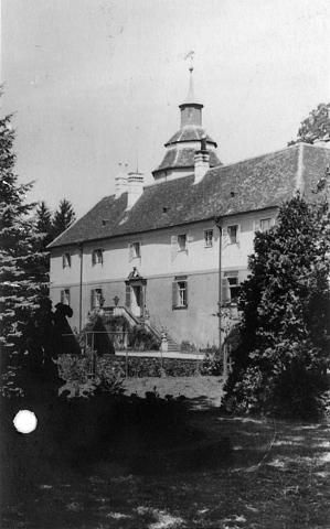 Gebäude in einem Park, Schwarz-Weiß-Foto