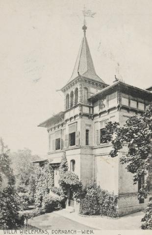 schwarzweiß Fotografie mit Haus und Turm